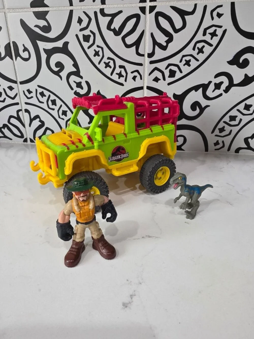 Fisher-Price Imaginext Jurassic World set Jeep w/ Figure & Velociraptor